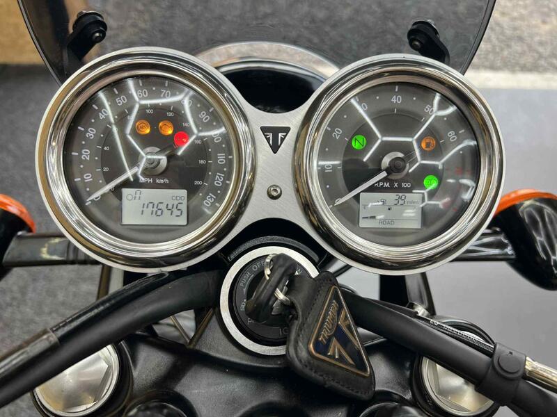 TRIUMPH BONNEVILLE T120