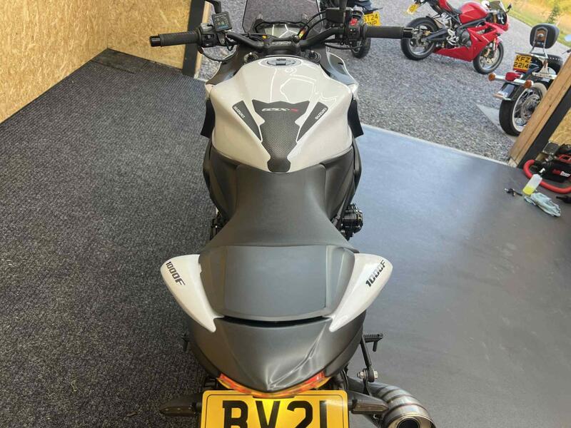 SUZUKI GSX-S1000F