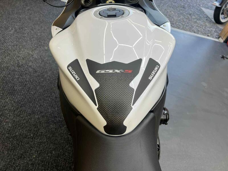 SUZUKI GSX-S1000F