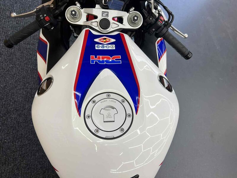 HONDA CBR1000RR Fireblade