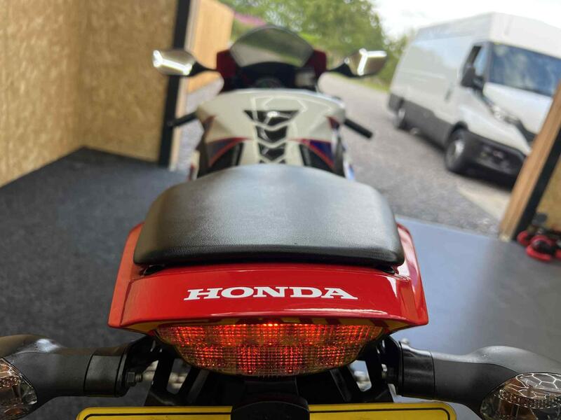HONDA CBR1000RR Fireblade