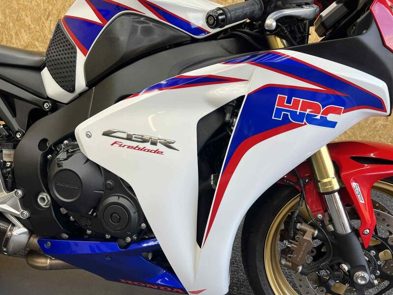 HONDA CBR1000RR Fireblade