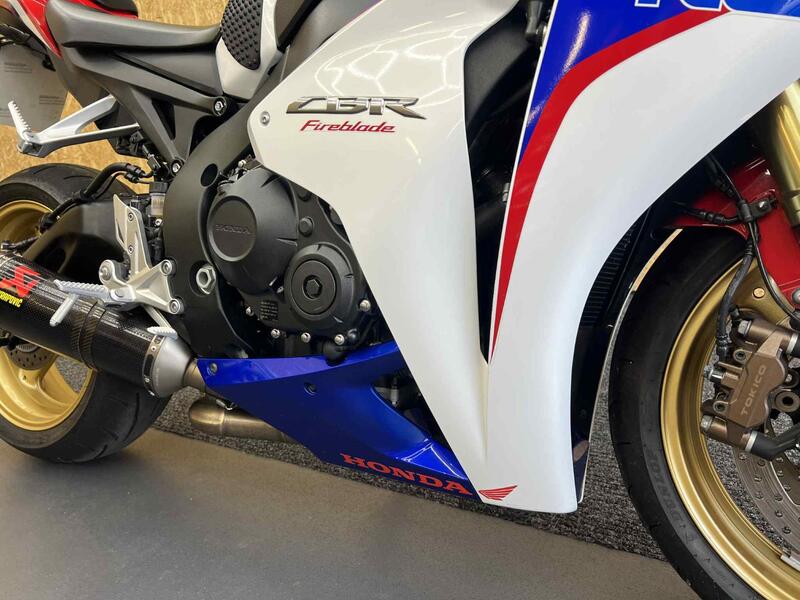 HONDA CBR1000RR Fireblade