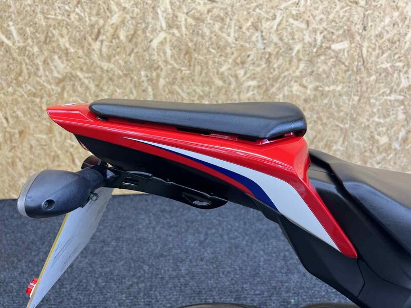 HONDA CBR1000RR Fireblade