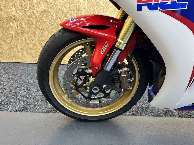HONDA CBR1000RR Fireblade