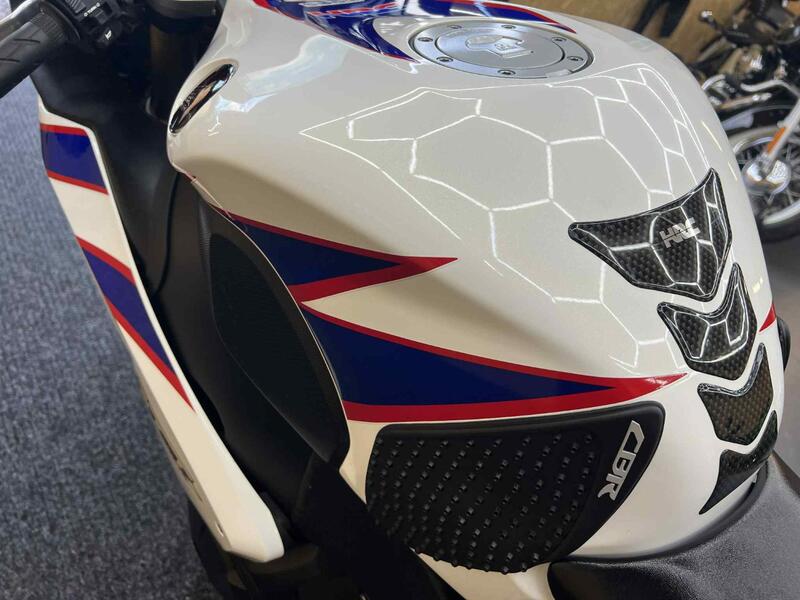 HONDA CBR1000RR Fireblade