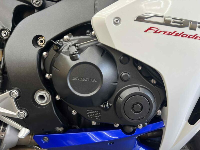 HONDA CBR1000RR Fireblade