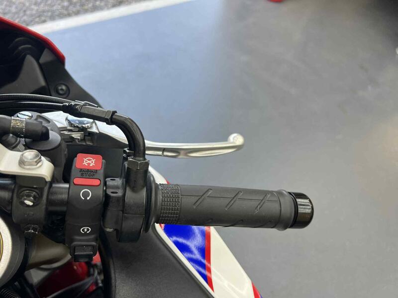 HONDA CBR1000RR Fireblade