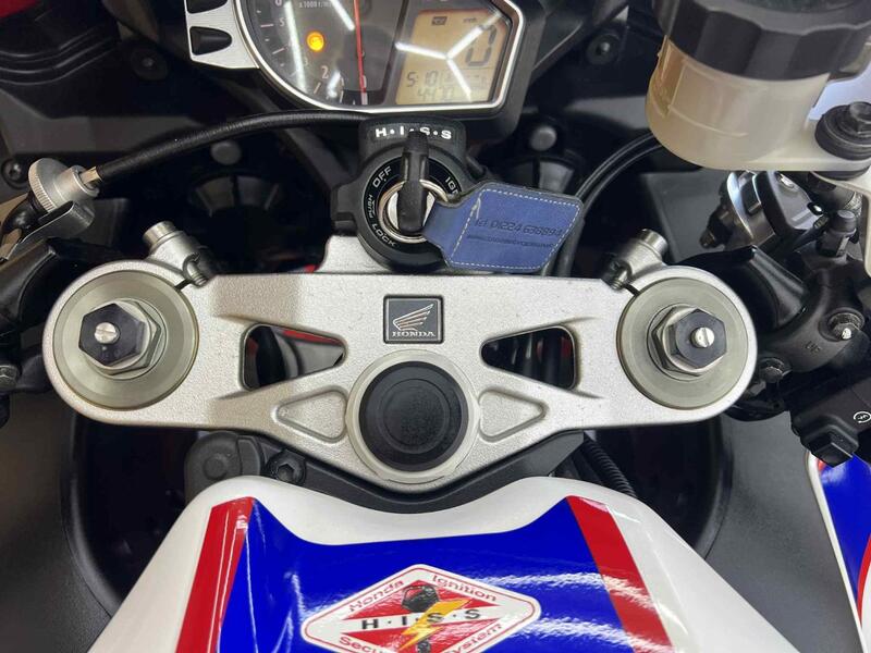 HONDA CBR1000RR Fireblade