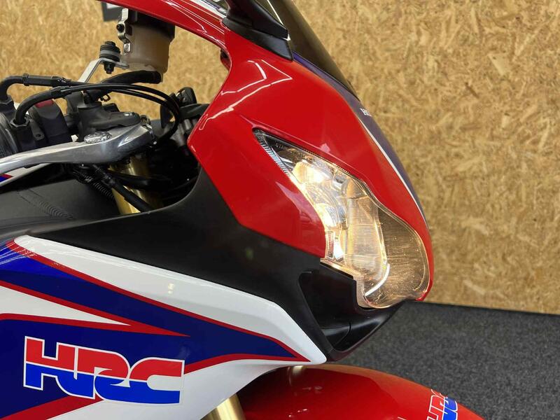 HONDA CBR1000RR Fireblade