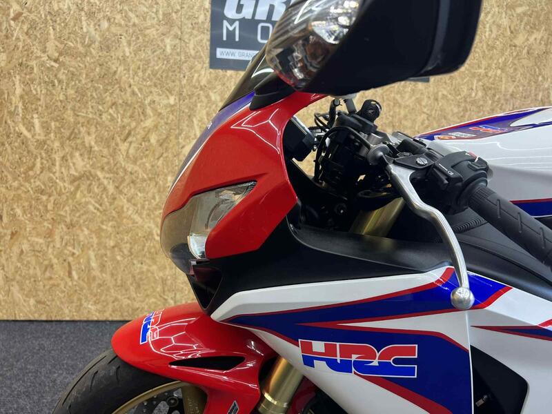 HONDA CBR1000RR Fireblade