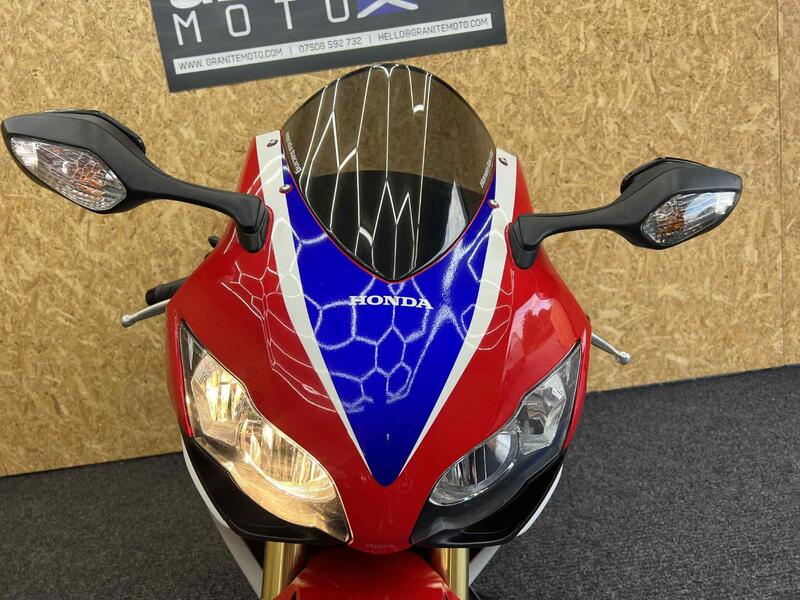 HONDA CBR1000RR Fireblade