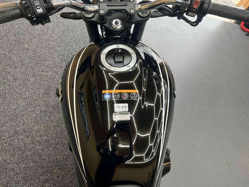 KAWASAKI Z900