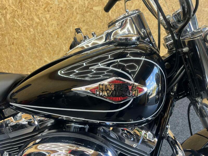 HARLEY-DAVIDSON Softail