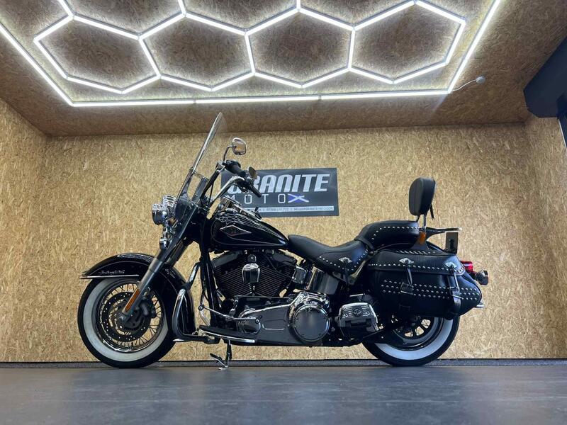 HARLEY-DAVIDSON Softail