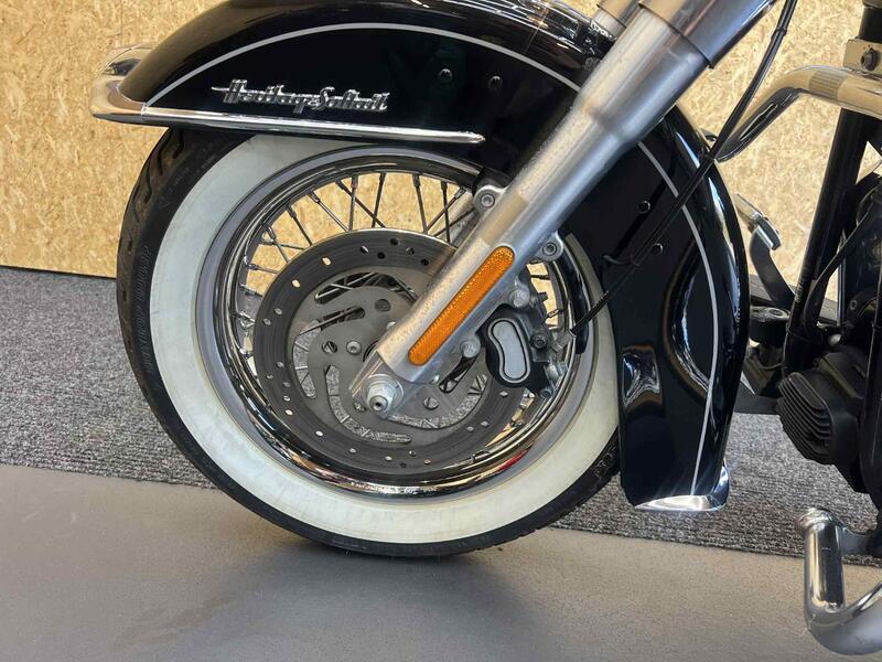 HARLEY-DAVIDSON Softail