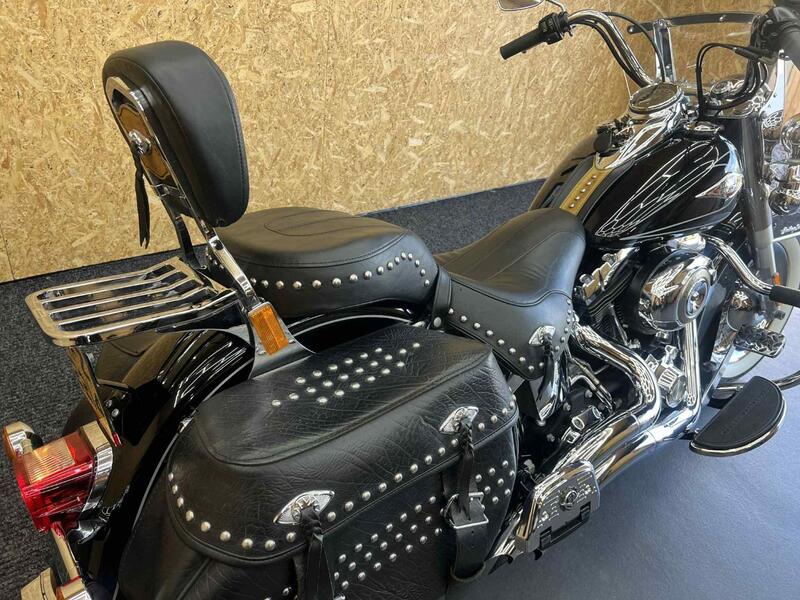 HARLEY-DAVIDSON Softail