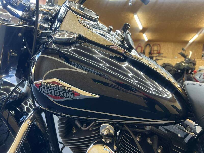 HARLEY-DAVIDSON Softail