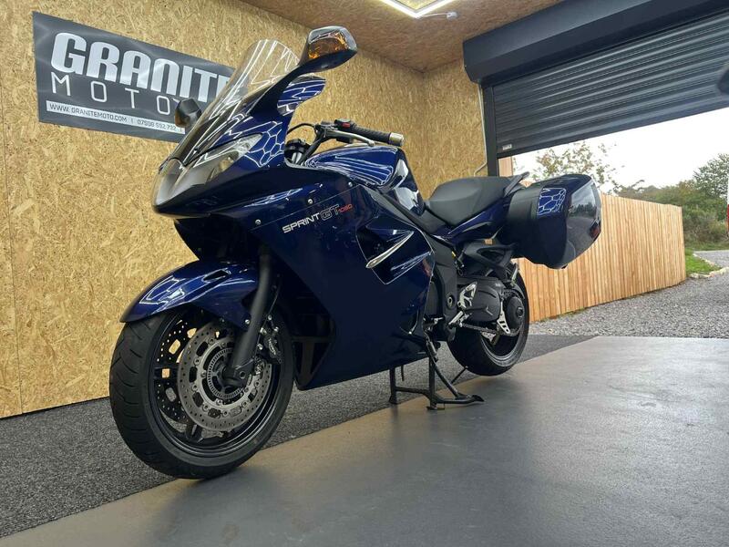 TRIUMPH SPRINT GT 1050