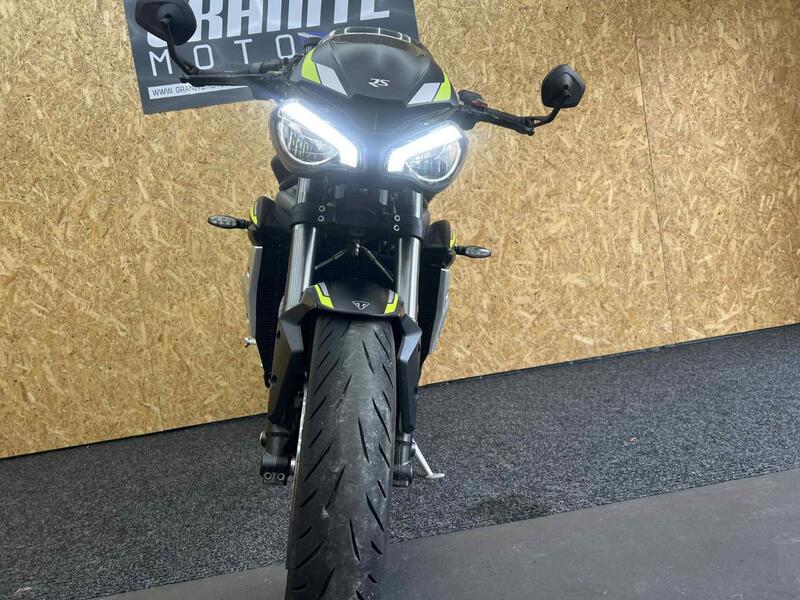 TRIUMPH STREET TRIPLE 765