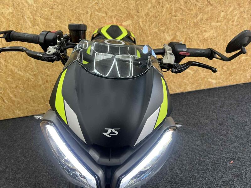 TRIUMPH STREET TRIPLE 765