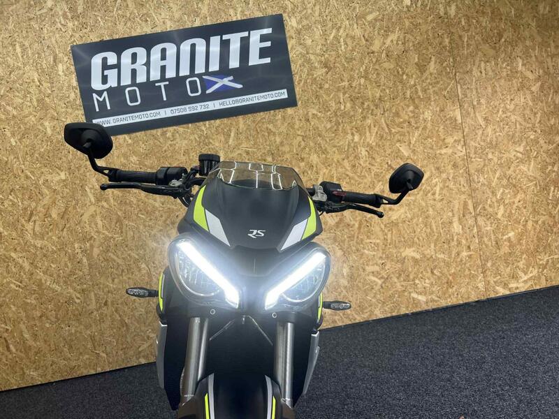 TRIUMPH STREET TRIPLE 765