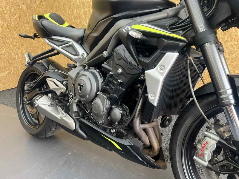 TRIUMPH STREET TRIPLE 765