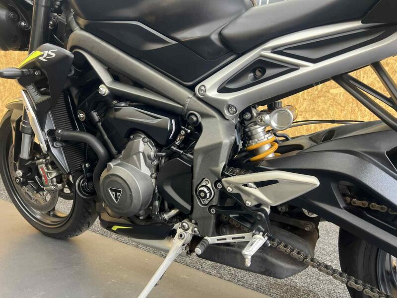 TRIUMPH STREET TRIPLE 765
