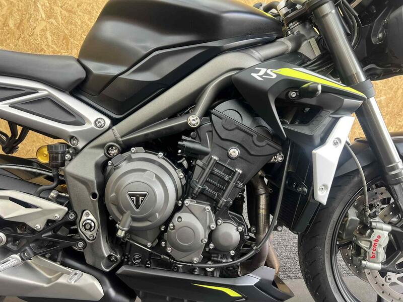 TRIUMPH STREET TRIPLE 765