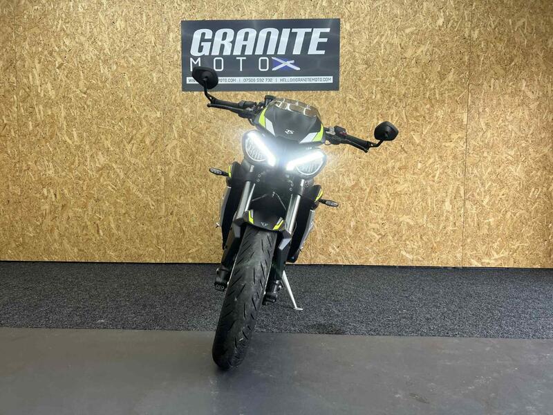 TRIUMPH STREET TRIPLE 765