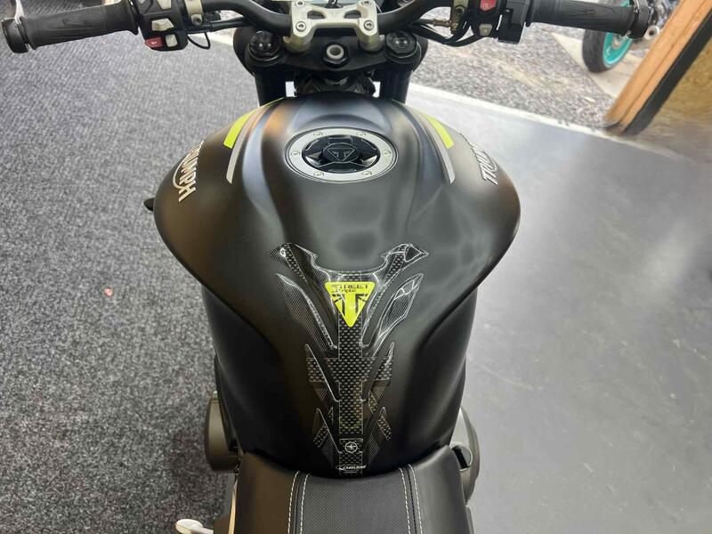 TRIUMPH STREET TRIPLE 765
