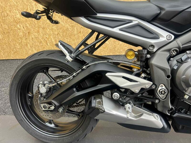 TRIUMPH STREET TRIPLE 765