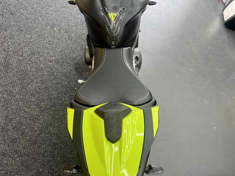 TRIUMPH STREET TRIPLE 765