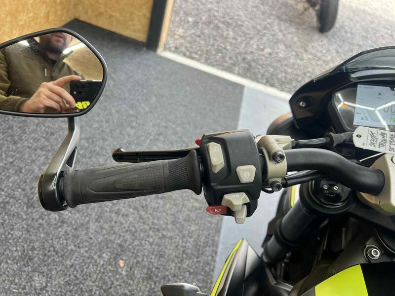 TRIUMPH STREET TRIPLE 765